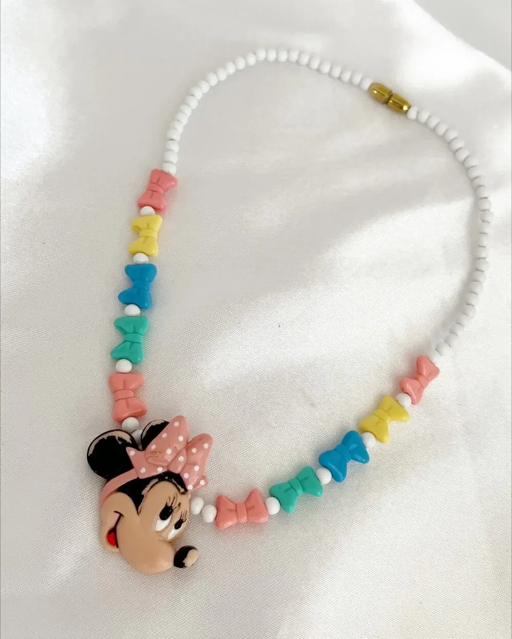 DISNEY Totally Minnie Necklace Pastel Bow Beads Minnie Mouse Charm Vintage 1988